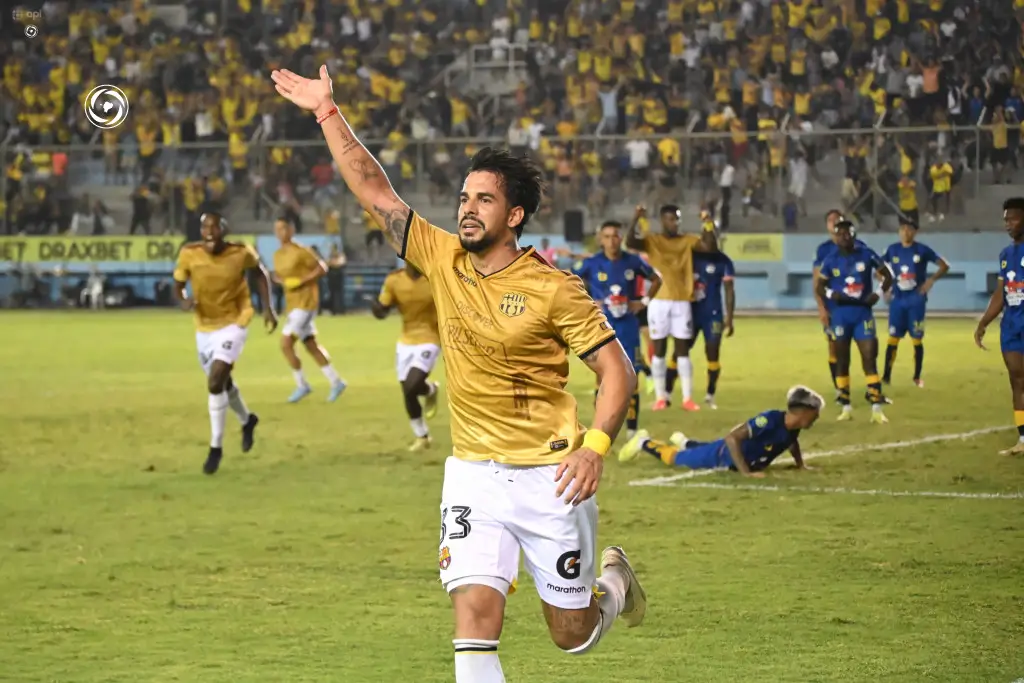 Barcelona SC derrotó 2-1 a Delfín SC en el estadio Jocay con un gol agónico de Javier Báez por la fecha 15 de la LigaPro 2026. Revise el resumen, goles y tabla de posiciones.
