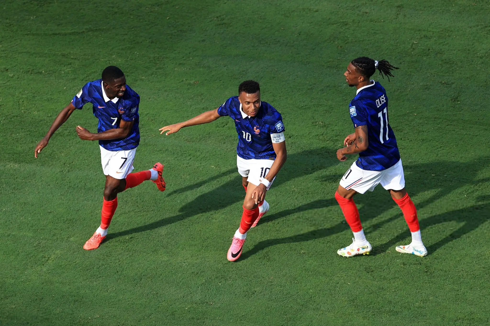 Francia aplasta a Suecia y avanza a octavos del Mundial