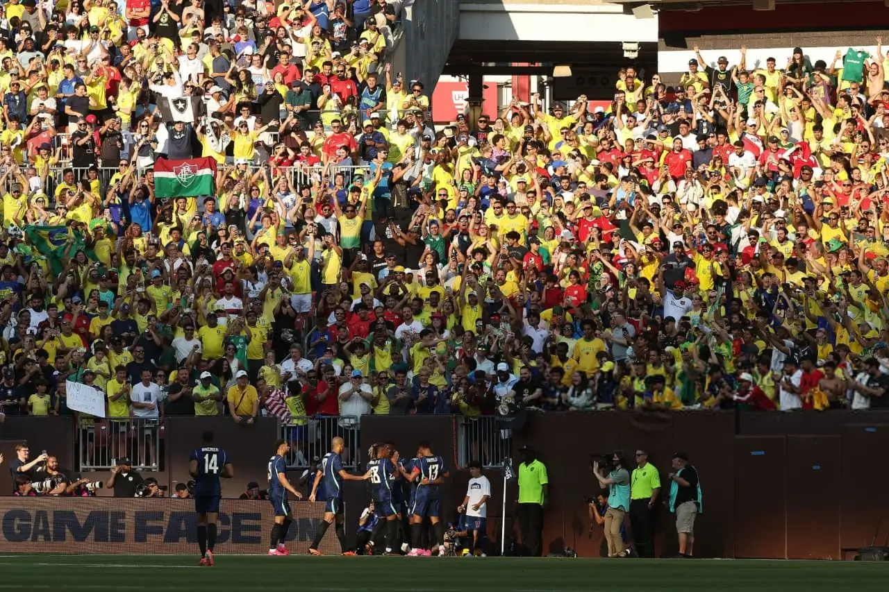 Brasil vence a Egipto, pero preocupa lesión de Wesley
