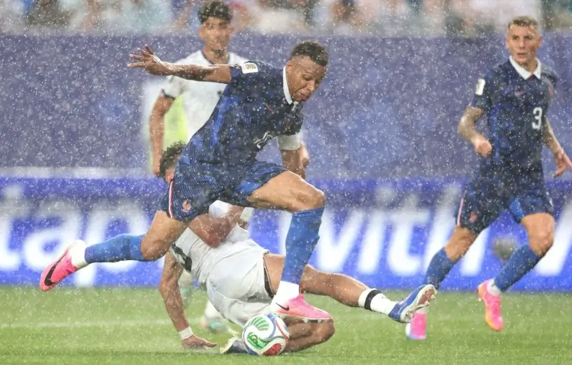 Francia vs Irak: tormenta suspende el partido del Mundial