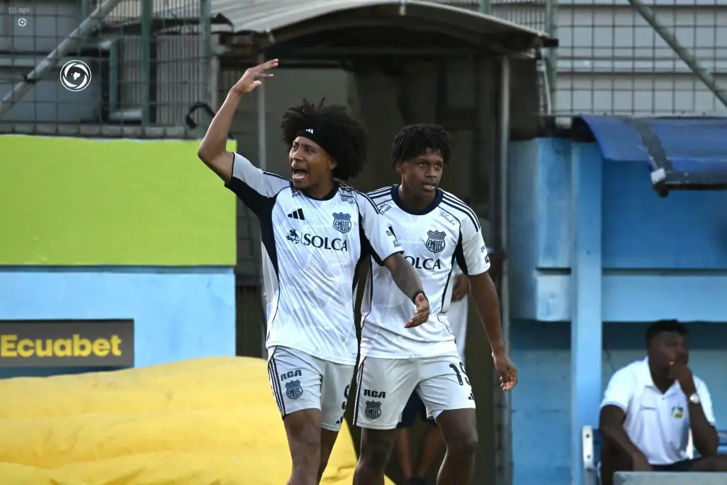 Emelec rescata un empate ante Delfín y sigue octavo