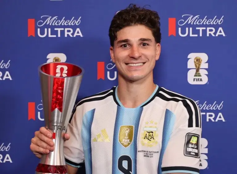 Atlético cierra la puerta: Julián Álvarez no se mueve
