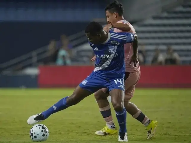 Romario Caicedo dejaría Emelec tras fuerte conflicto interno