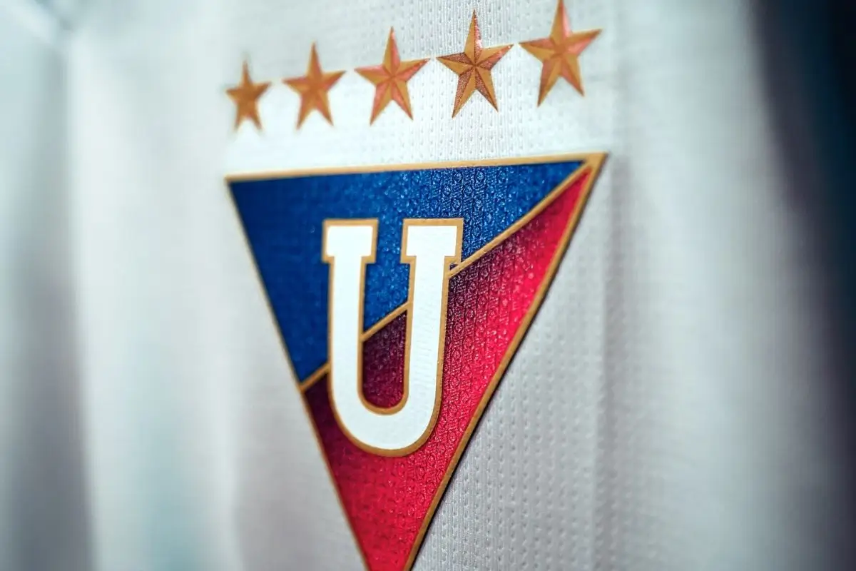 LDU aplasta a Leones y avanza con goleada histórica