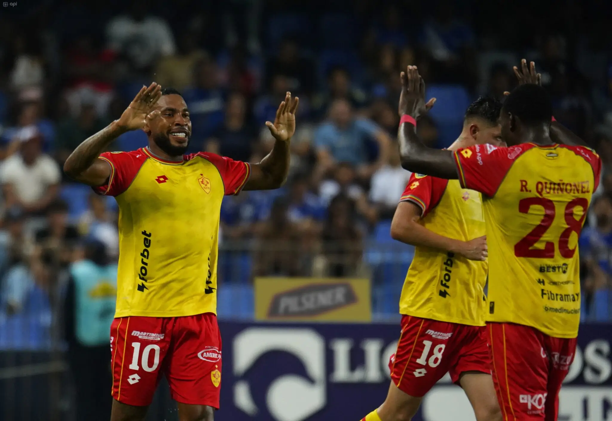 Aucas vence a Emelec con doblete de Ayrton Preciado