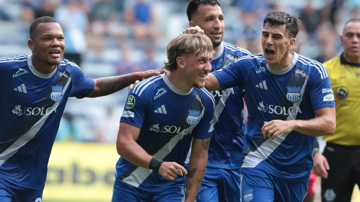 Emelec vence a Técnico con doblete de Klimowicz