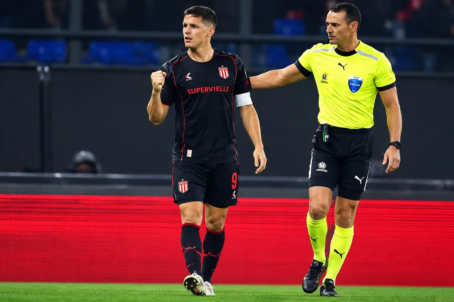 Estudiantes golea a Católica y avanza en Libertadores