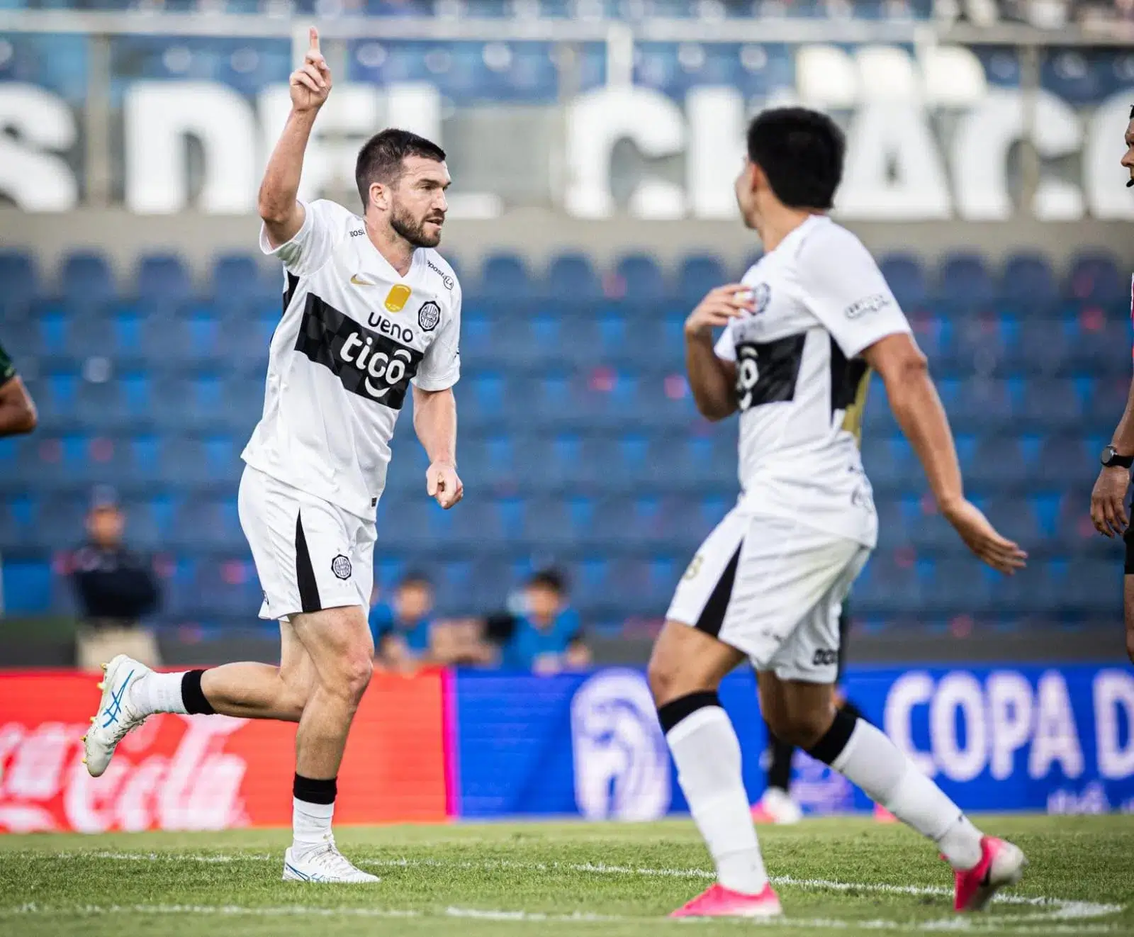 Tim Payne debuta con golazo en la goleada de Olimpia
