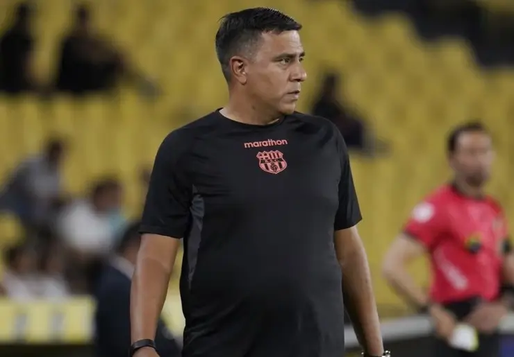 César Farías deja Barcelona SC tras derrota ante Macará