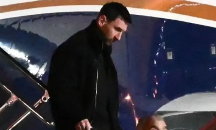 Lionel Messi llega a Rosario para despedir a su padre