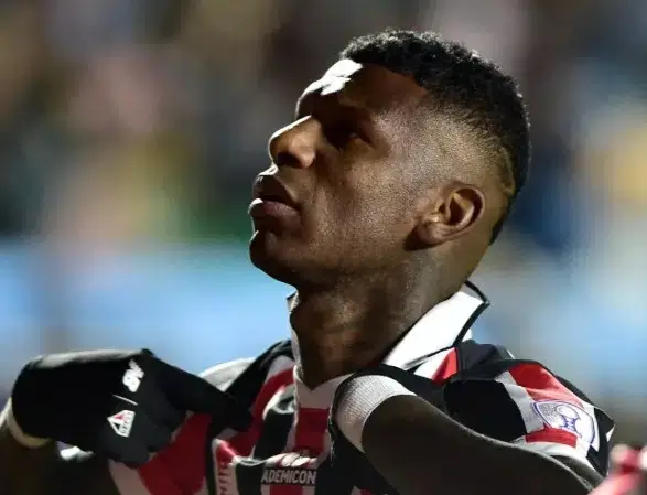 Robert Arboleda marca golazo de cabeza en Sudamericana