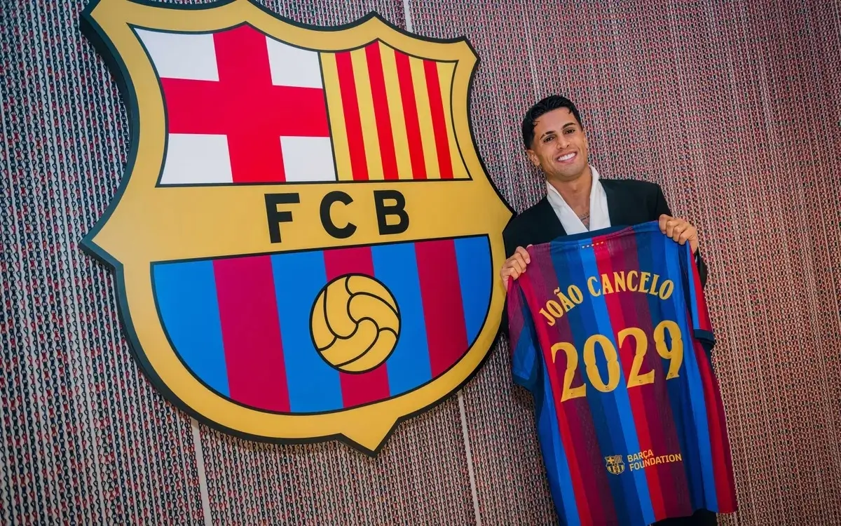 Oficial: João Cancelo firma con Barcelona hasta 2029
