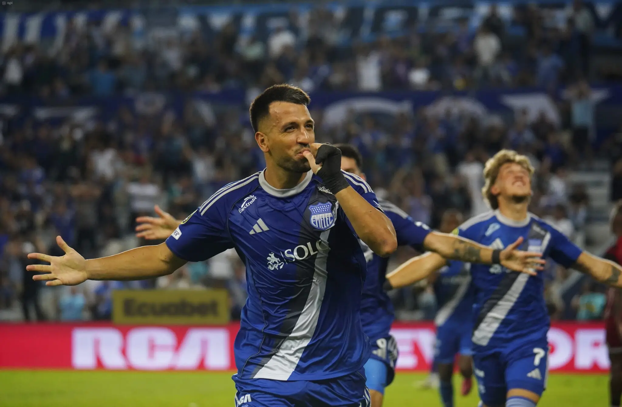 Emelec vence a Manta y asegura cupo al cuadrangular