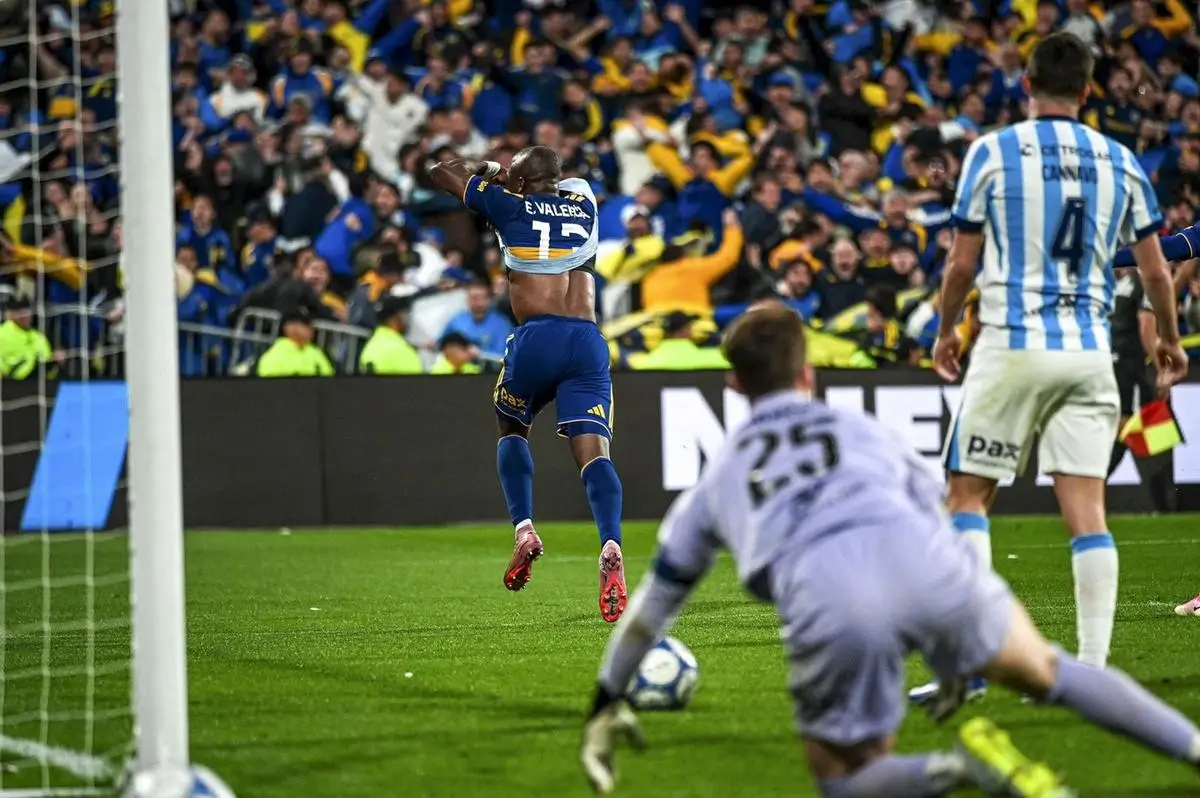 Enner Valencia firma un hat-trick y mete a Boca en semifinales
