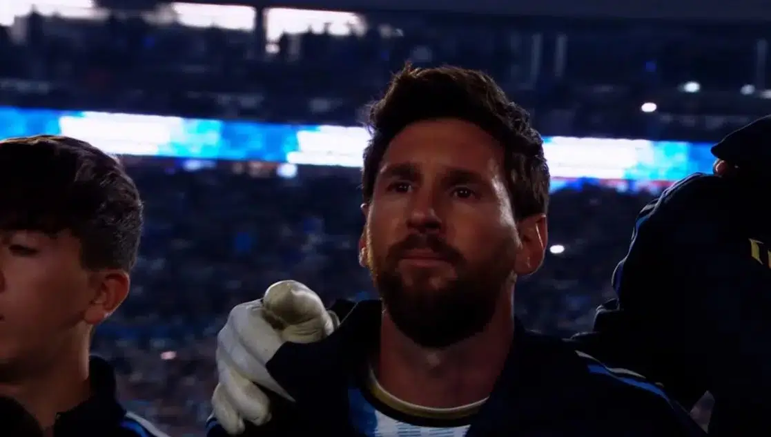 Messi y Scaloni se quiebran en el último himno argentino
