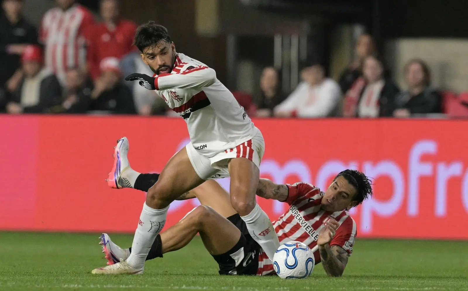 Estudiantes y Flamengo dejan abierta la semifinal