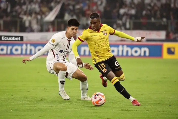 Loor defiende horario de LDU vs. Barcelona
