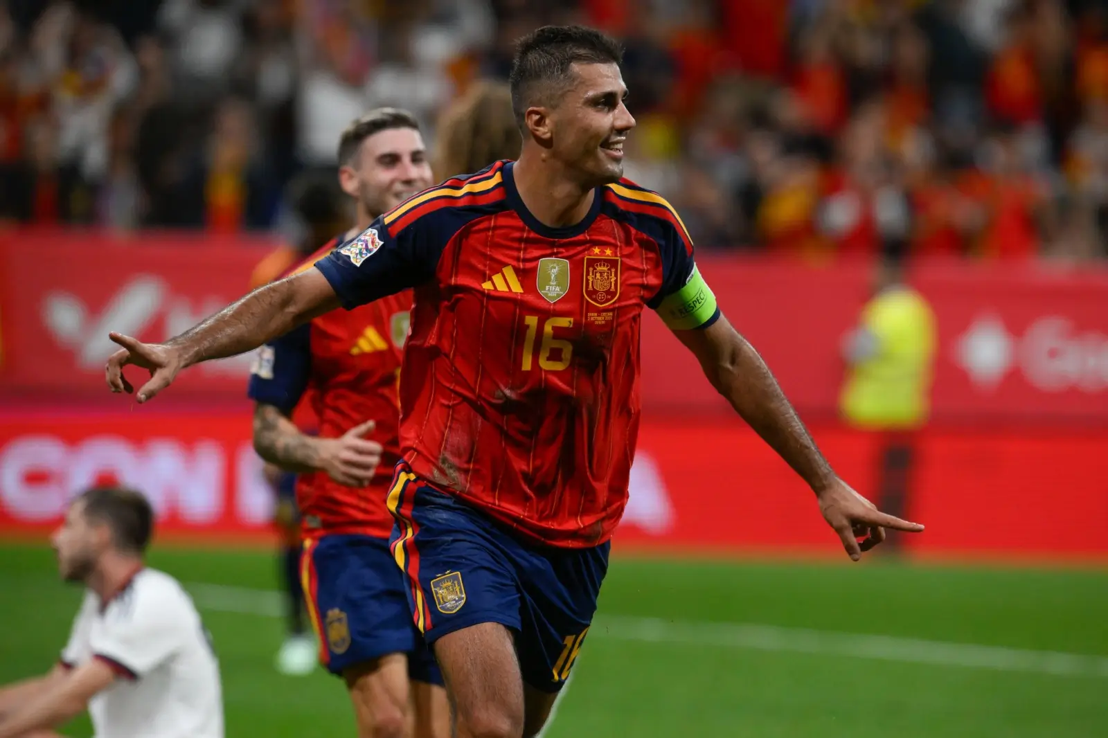 España impone su jerarquía y vence 3-1 a Chequia